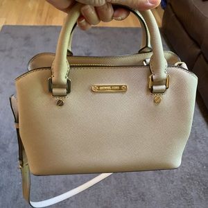Michael Kors small bag/crossbody.